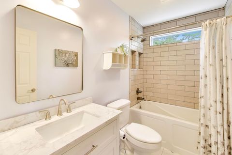 Tiny photo for 470 Country Place, Lindenhurst, IL 60046 (MLS # 12499978)