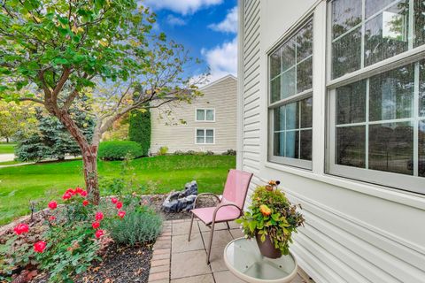 Tiny photo for 470 Country Place, Lindenhurst, IL 60046 (MLS # 12499978)