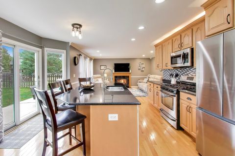 Tiny photo for 470 Country Place, Lindenhurst, IL 60046 (MLS # 12499978)