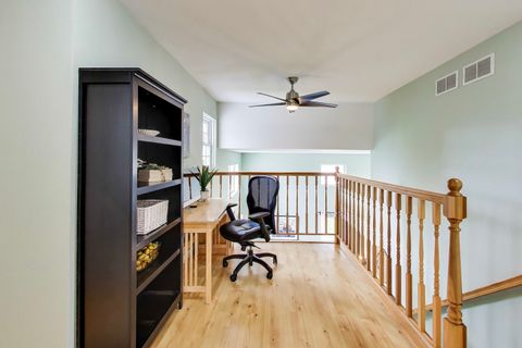 Tiny photo for 470 Country Place, Lindenhurst, IL 60046 (MLS # 12499978)