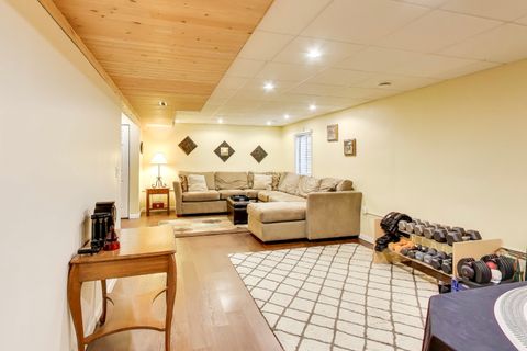 Tiny photo for 470 Country Place, Lindenhurst, IL 60046 (MLS # 12499978)