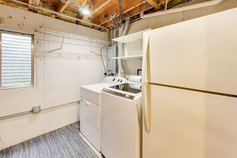 Tiny photo for 470 Country Place, Lindenhurst, IL 60046 (MLS # 12499978)