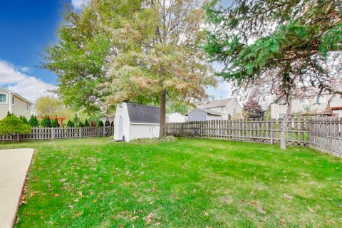 Tiny photo for 470 Country Place, Lindenhurst, IL 60046 (MLS # 12499978)