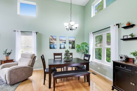 Tiny photo for 470 Country Place, Lindenhurst, IL 60046 (MLS # 12499978)