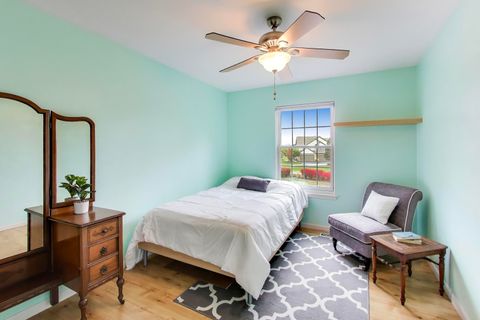 Tiny photo for 470 Country Place, Lindenhurst, IL 60046 (MLS # 12499978)