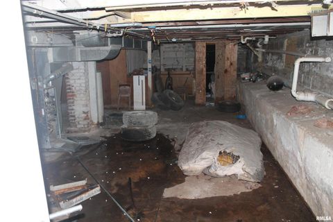 Tiny photo for 702 W WALNUT Street, Carbondale, IL 62901 (MLS # EB459528)