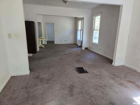 Tiny photo for 702 W WALNUT Street, Carbondale, IL 62901 (MLS # EB459528)