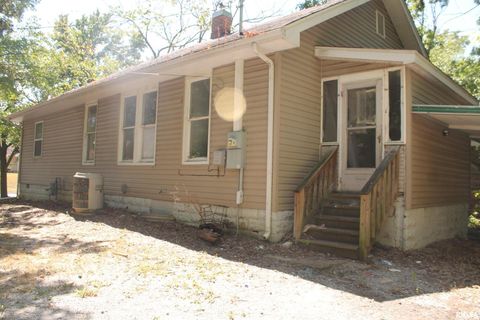 Tiny photo for 702 W WALNUT Street, Carbondale, IL 62901 (MLS # EB459528)