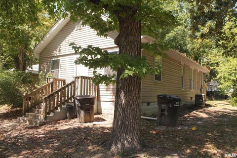Tiny photo for 702 W WALNUT Street, Carbondale, IL 62901 (MLS # EB459528)