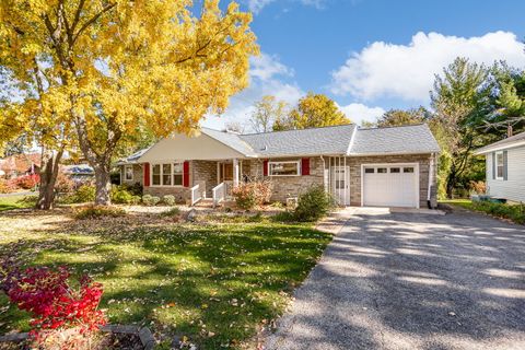 Photo of 4915 Pershing Avenue, Downers Grove, IL 60515 (MLS # 12498624)