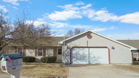 Photo of 821 Park Drive, Rantoul, IL 61866 (MLS # 12551108)