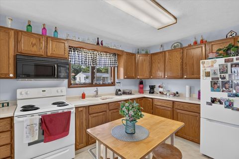 Tiny photo for 1204 W Violet Street, Freeport, IL 61032 (MLS # 12685275)