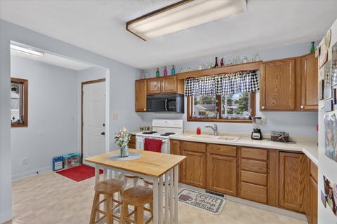 Tiny photo for 1204 W Violet Street, Freeport, IL 61032 (MLS # 12685275)