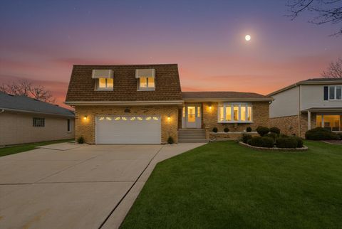 Photo of 707 S Noah Terrace, Mount Prospect, IL 60056 (MLS # 12593511)