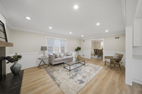 Tiny photo for 707 S Noah Terrace, Mount Prospect, IL 60056 (MLS # 12593511)