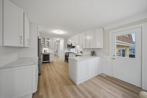 Tiny photo for 707 S Noah Terrace, Mount Prospect, IL 60056 (MLS # 12593511)