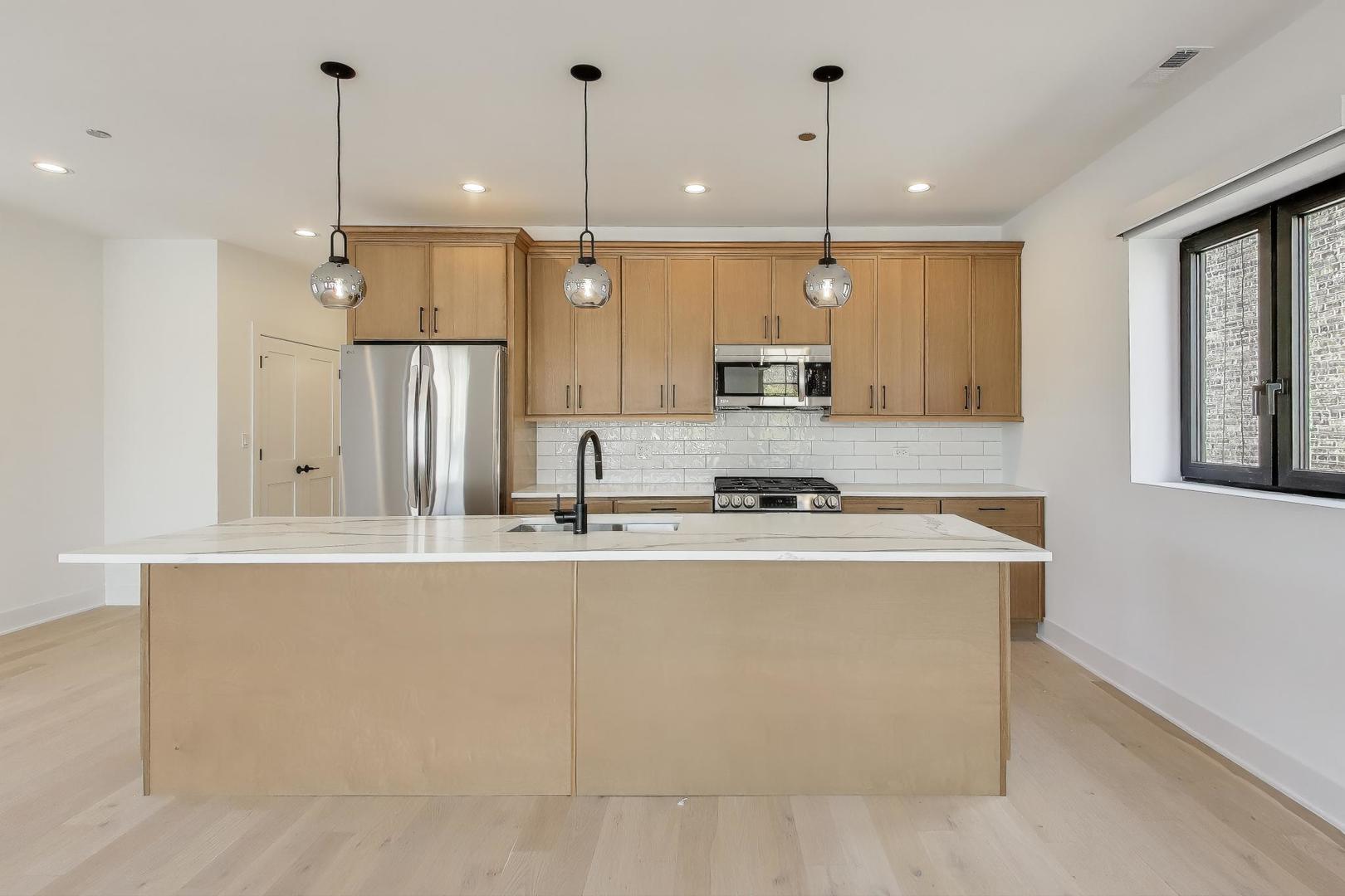 1619 W Lawrence Avenue 2