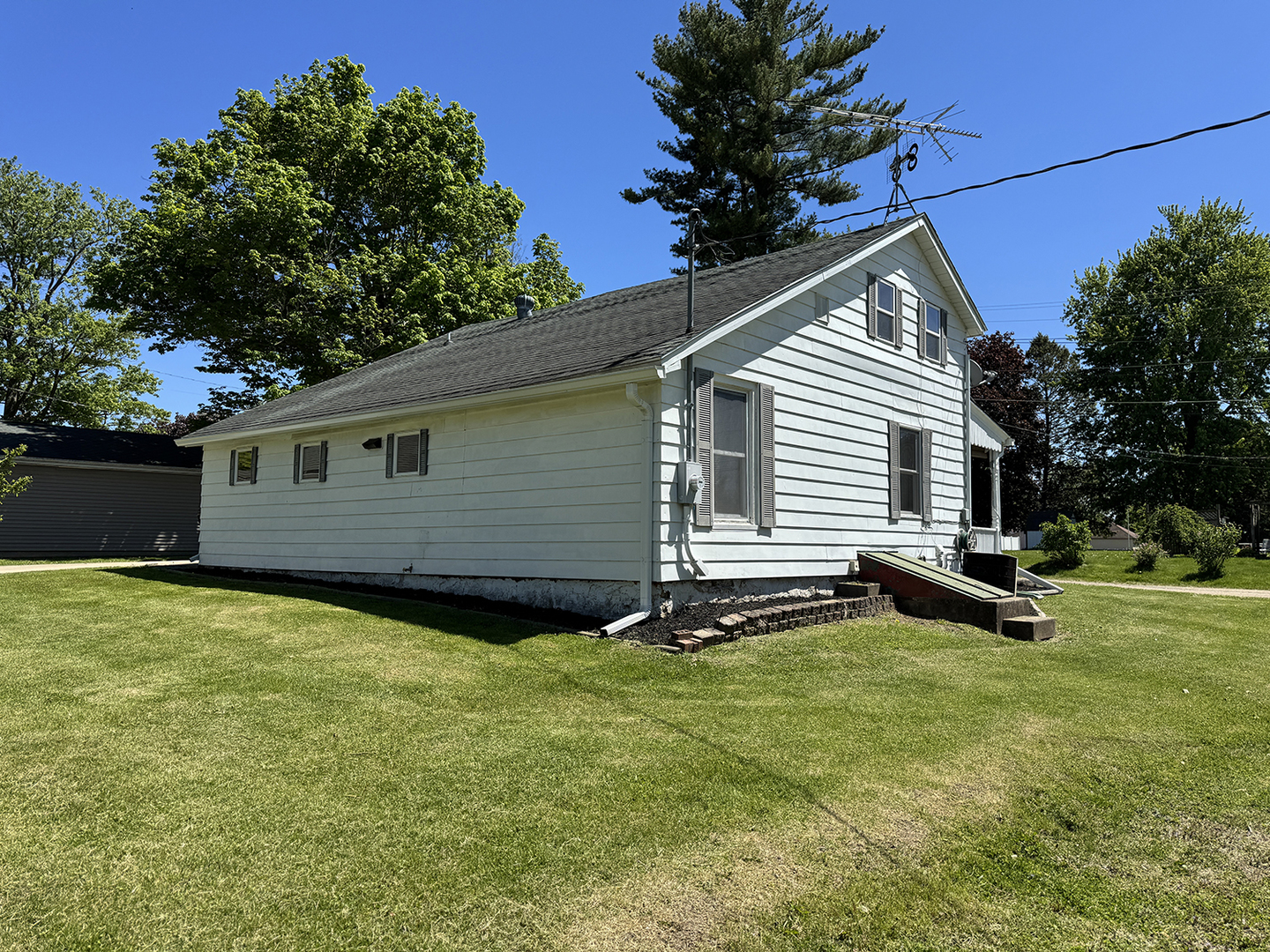 606 E Silk Street