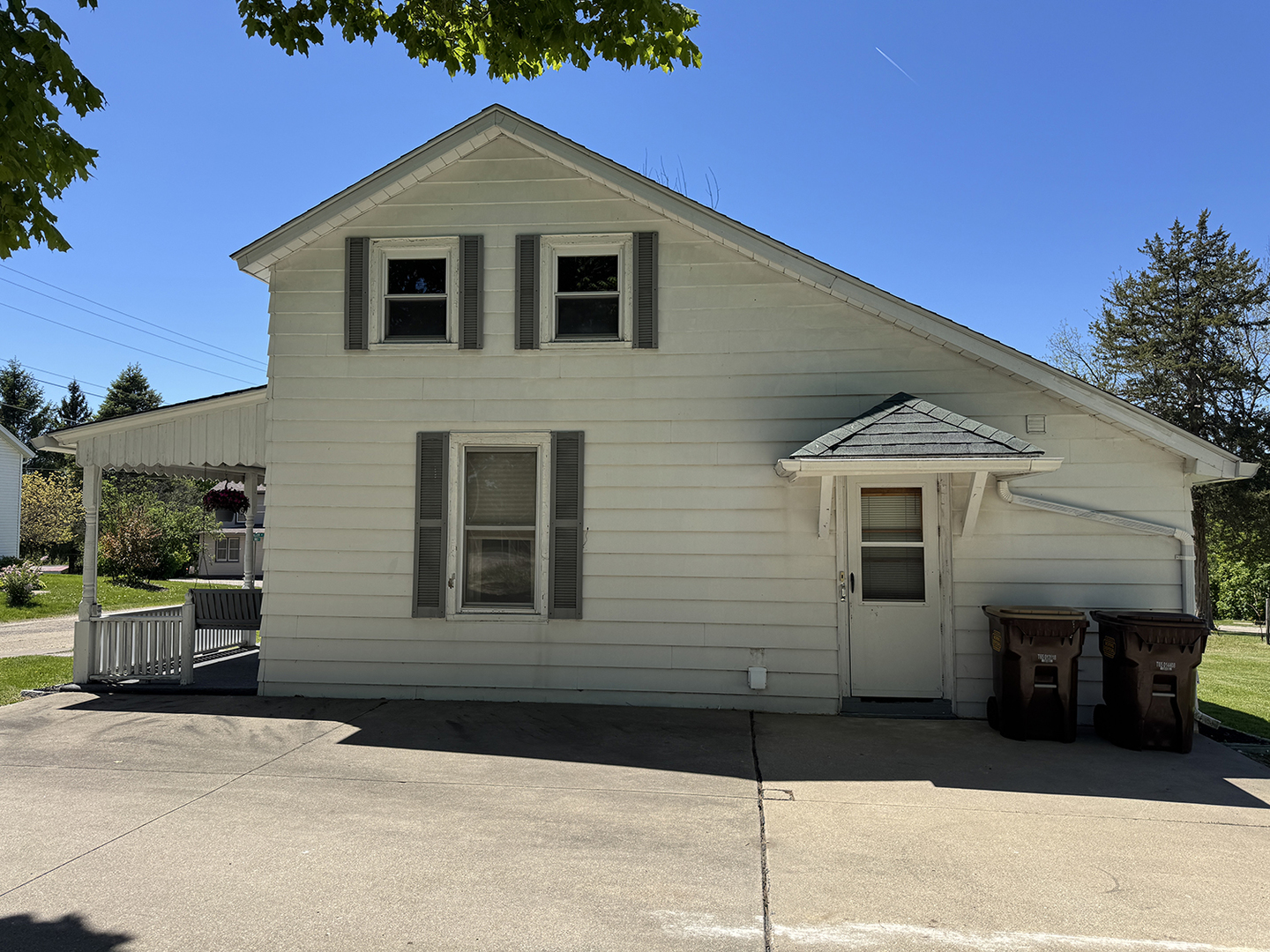 606 E Silk Street
