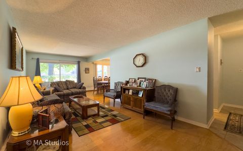 Tiny photo for 2632 N Windsor Drive #104, Arlington Heights, IL 60004 (MLS # 12598867)