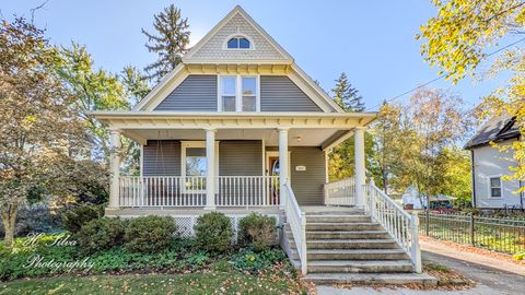 389 Lincoln Avenue Woodstock IL 60098