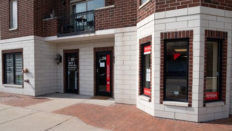 36 S Cass Avenue 28 Westmont IL 60559