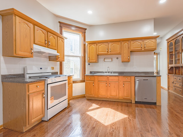 2624 W Walton Street 1