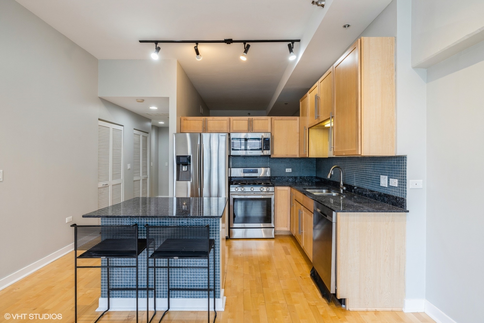 901 W MADISON Street 816
