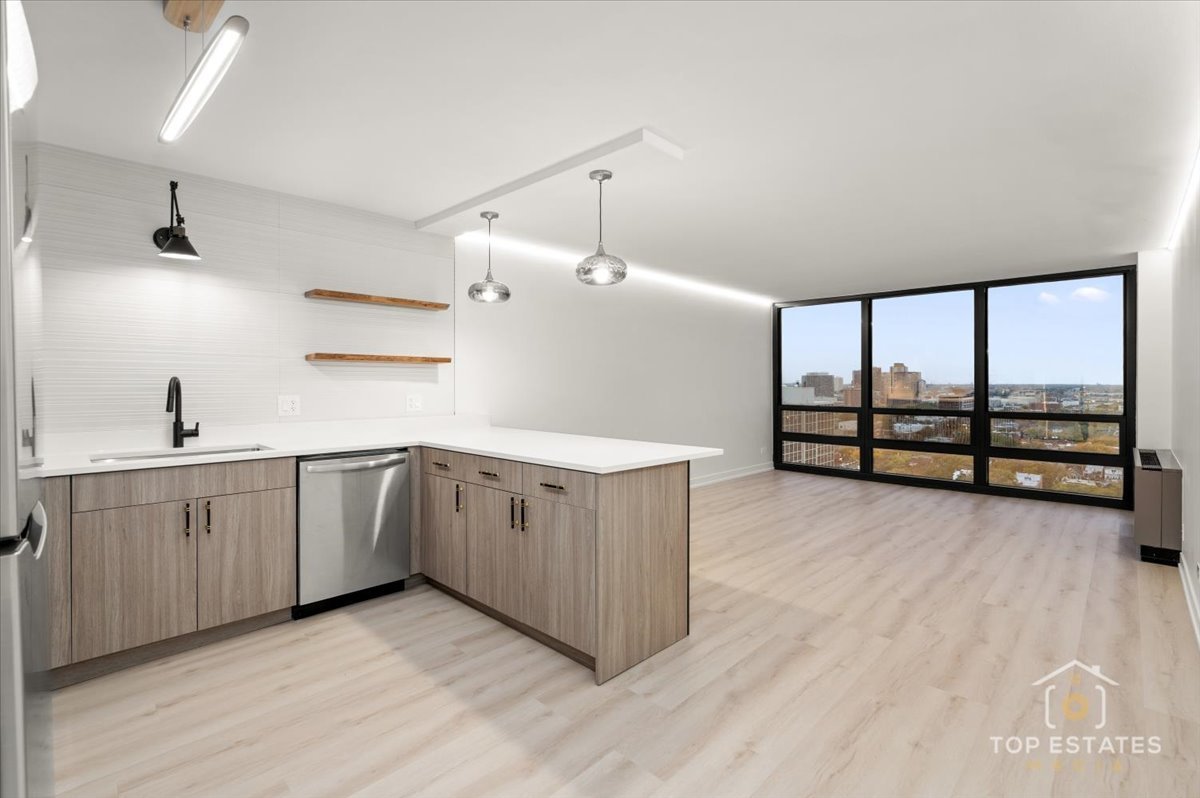 1636 N Wells Avenue 2014