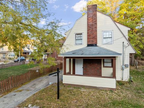 Photo of 233 Oakwood Avenue, Rockford, IL 61101 (MLS # 12483831)