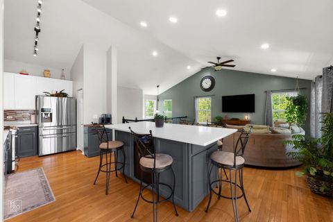 Tiny photo for 1948 Sundrop Court, Bartlett, IL 60103 (MLS # 12648089)