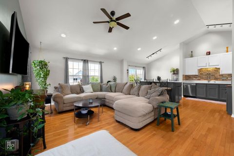 Tiny photo for 1948 Sundrop Court, Bartlett, IL 60103 (MLS # 12648089)
