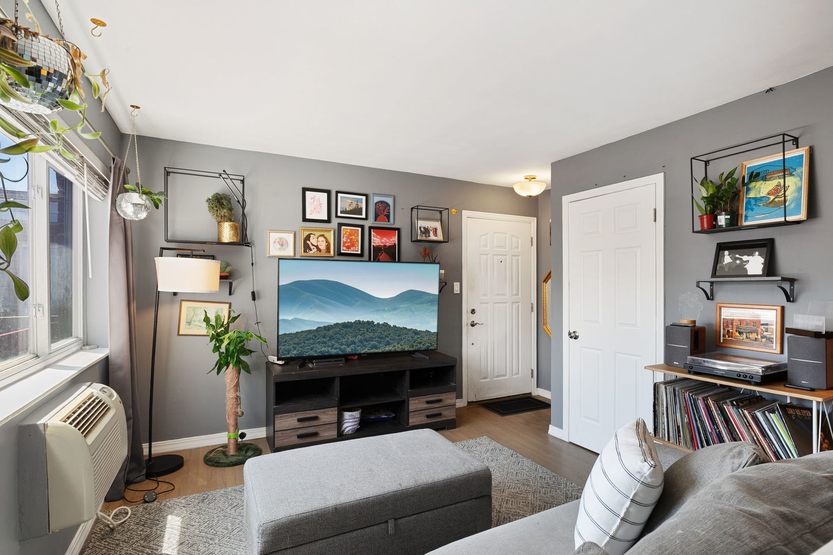 3037 W Montrose Avenue 3A