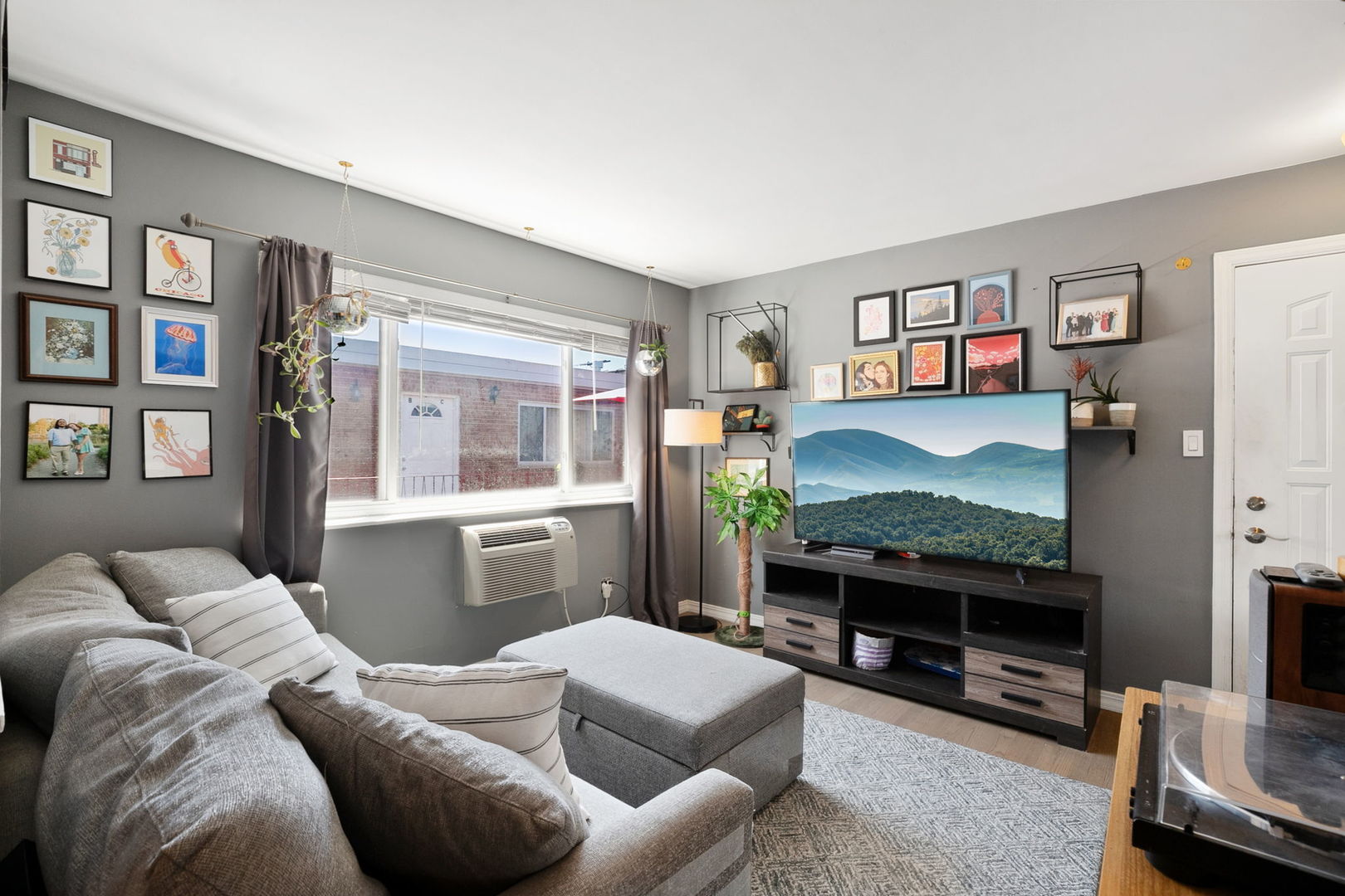 3037 W Montrose Avenue 3A