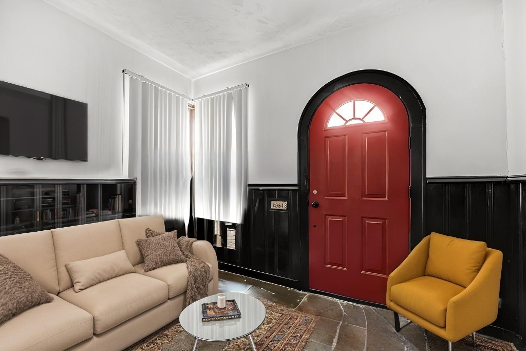 8054 S Jeffery Boulevard