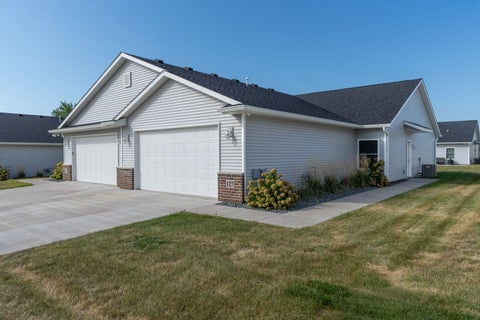 Tiny photo for 127 Beacon Harbor Parkway, East Moline, IL 61244 (MLS # 12739079)