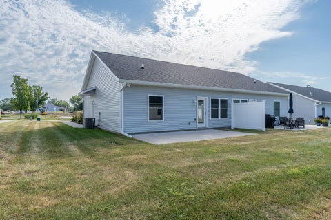 Tiny photo for 127 Beacon Harbor Parkway, East Moline, IL 61244 (MLS # 12739079)