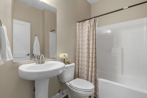 Tiny photo for 127 Beacon Harbor Parkway, East Moline, IL 61244 (MLS # 12739079)
