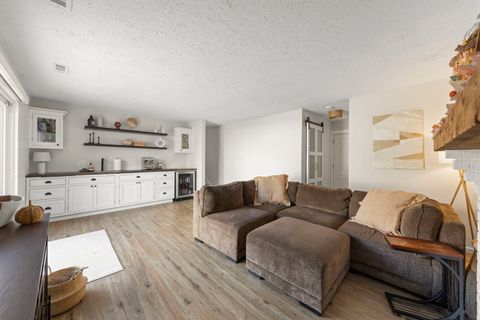 Tiny photo for 30W260 Holyoke Court, Warrenville, IL 60555 (MLS # 12516894)