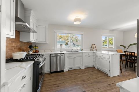 Tiny photo for 30W260 Holyoke Court, Warrenville, IL 60555 (MLS # 12516894)