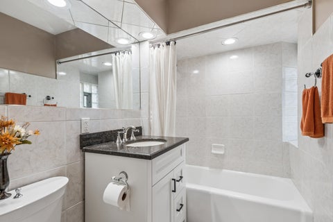 Tiny photo for 192 Waubansee Road, Riverside, IL 60546 (MLS # 12672149)
