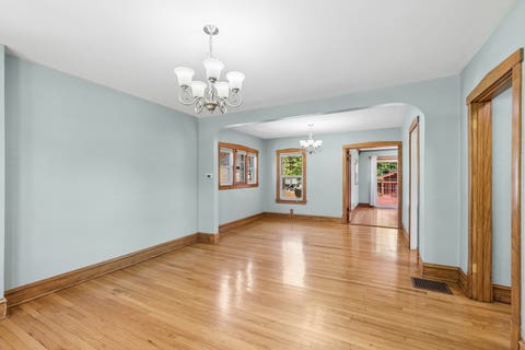 Tiny photo for 192 Waubansee Road, Riverside, IL 60546 (MLS # 12672149)