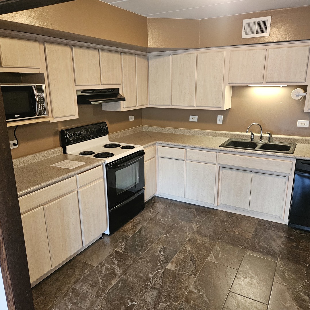 9051 S Roberts Road 102