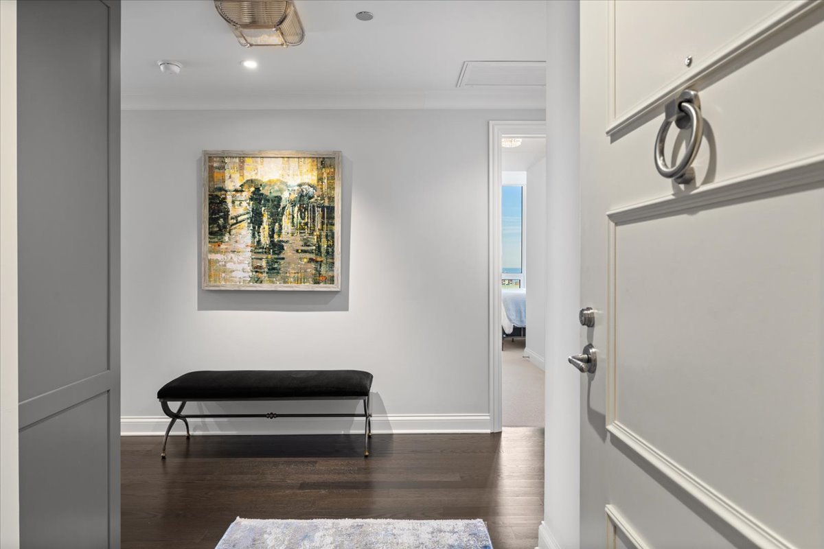 10 E Delaware Place 28E
