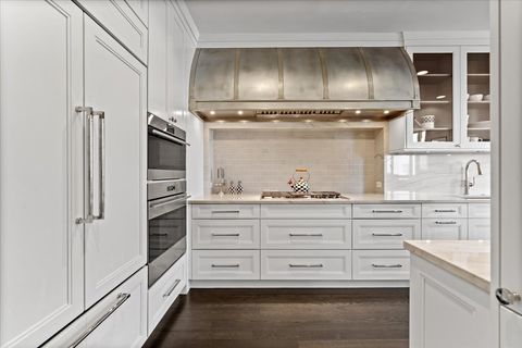 Tiny photo for 10 E Delaware Place #28E, Chicago, IL 60611 (MLS # 12453185)