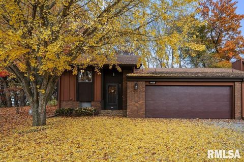 Photo of 4828 6TH Avenue, Moline, IL 61265 (MLS # QC4269283)