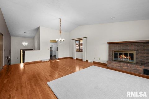 Tiny photo for 4828 6TH Avenue, Moline, IL 61265 (MLS # QC4269283)