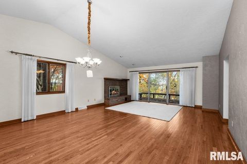 Tiny photo for 4828 6TH Avenue, Moline, IL 61265 (MLS # QC4269283)