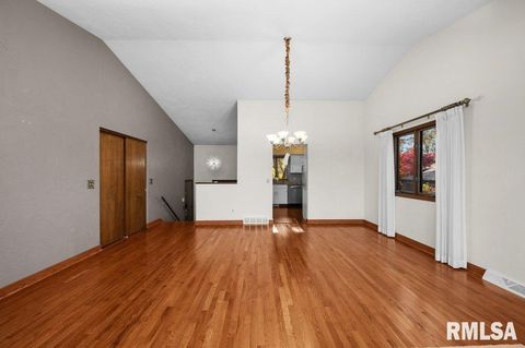 Tiny photo for 4828 6TH Avenue, Moline, IL 61265 (MLS # QC4269283)