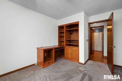 Tiny photo for 4828 6TH Avenue, Moline, IL 61265 (MLS # QC4269283)